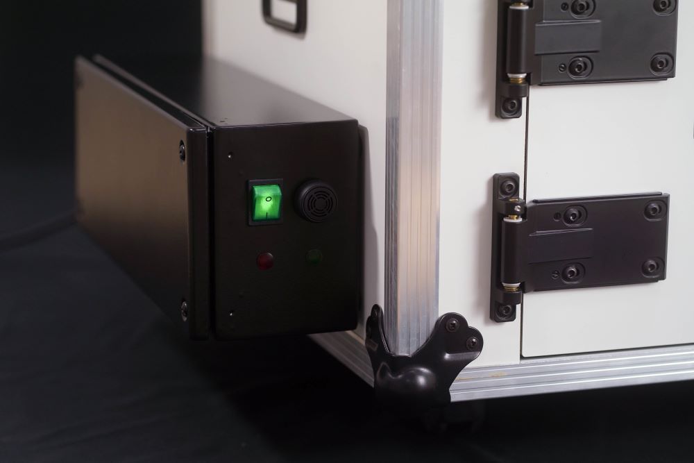 Internal locking system of a RACLAN lithium safety box, certified containment seal