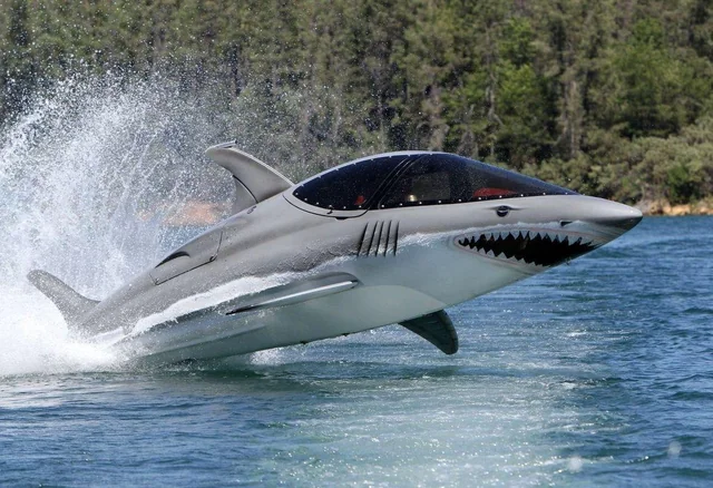 Personal submarine alongside superyacht
