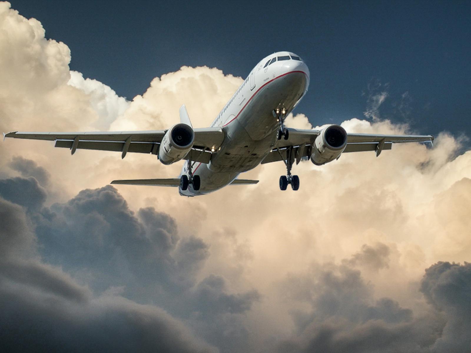 Private jet at sunset &mdash; Mercer Yachting transport concierge
